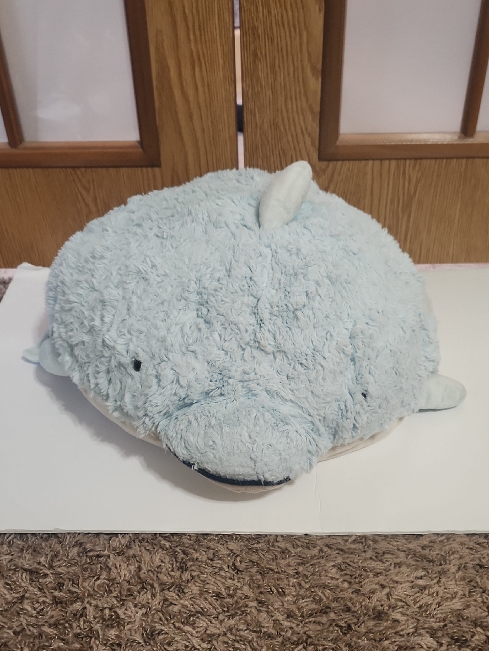 Pillow Pet 2010 Blue Dolphin Squeaks. Full Size Pillow Pet